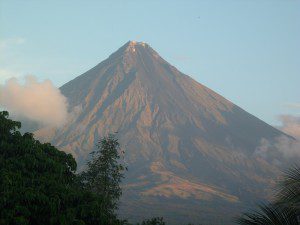 Mayon Volcano from Balay de la Rama using zoom